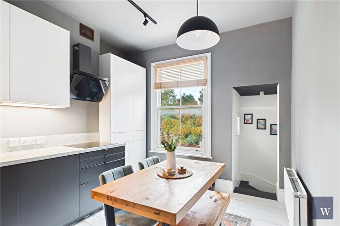 2 Bedroom Apartment For Sale In Thurlow Hill, London, SE21
