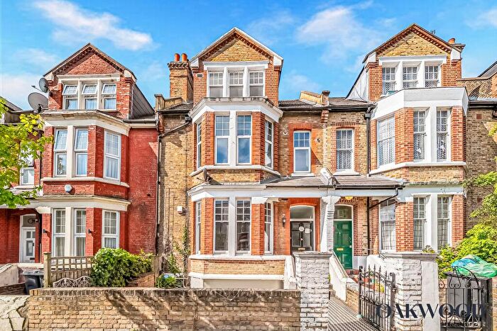 2 Bedroom Flat For Sale In Cranwich Road, London, N16