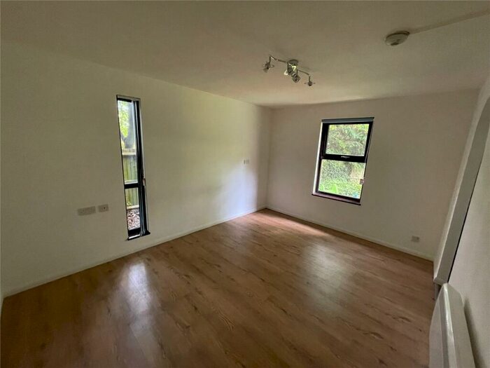 Apartment To Rent In Alexander Close, Barnet, EN4