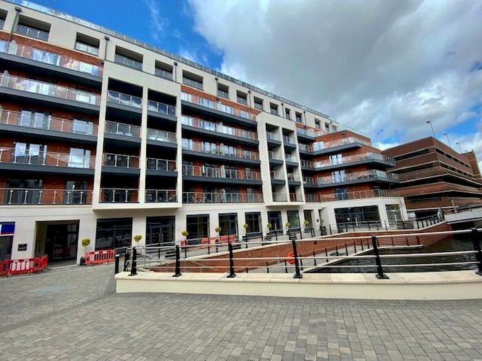 2 Bedroom Apartment To Rent In The Colonnade, Maidenhead, SL6