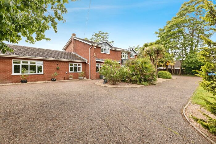 5 Bedroom Detached House For Sale In Norwich Road, Attleborough, Norfolk, NR17