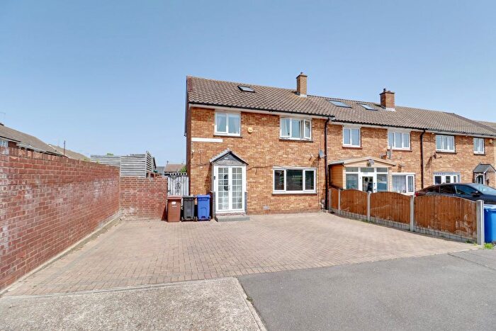 3 Bedroom Terraced House For Sale In Dacre Crescent, Aveley, RM15