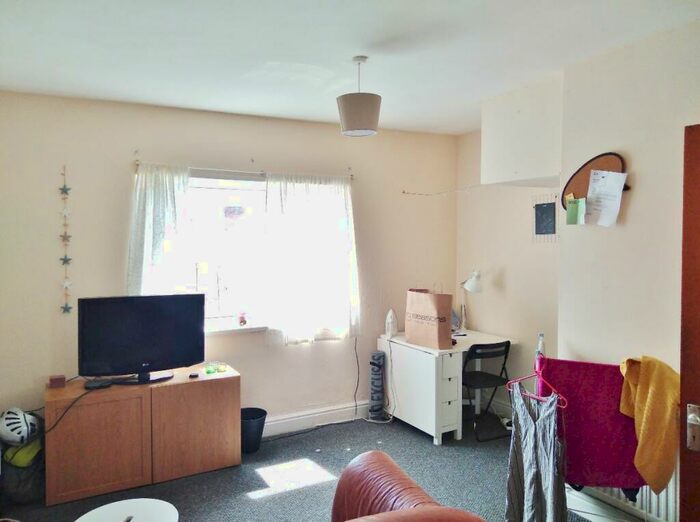1 Bedroom Maisonette To Rent In Crwys Road, Cathays, Cardiff, CF24