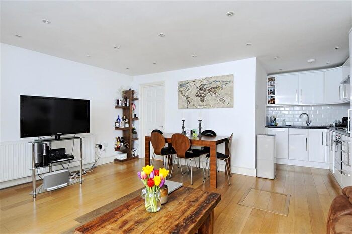 2 Bedroom Flat To Rent In Bedford Road, London, SW4