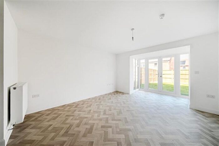 3 Bedroom Semi-Detached House To Rent In Bedroom Semi Detached House In Gowering Way, Abingdon, OX14