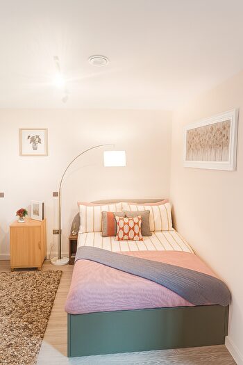 Studio To Rent In Clarence Street, Kingston Upon Thames, Surrey, KT1