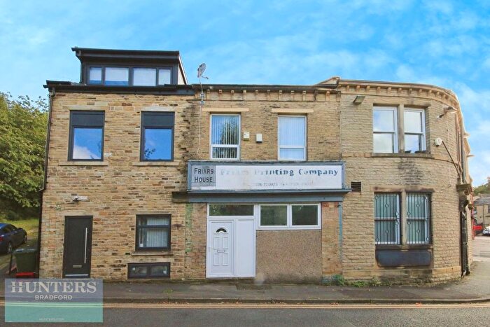 2 Bedroom Flat To Rent In Bolton Road, Bradford, West Yorkshire, BD1