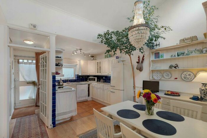 2 Bedroom Apartment To Rent In Seymour Villas, London, SE20