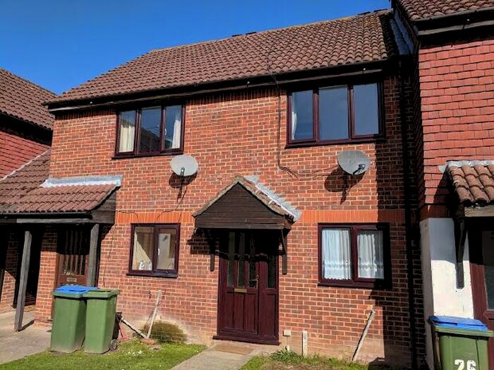 2 Bedroom House To Rent In Fishers Court, RH12