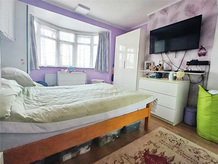 3 Bedroom Terraced House For Sale In Ridgeway Avenue, Gravesend, Kent, DA12
