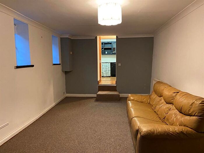 1 Bedroom Flat To Rent In High Street, Barry, CF62