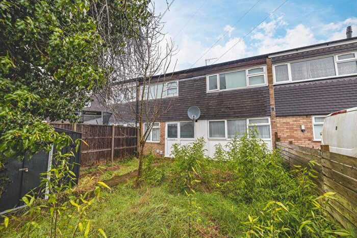 3 Bedroom Terraced House For Sale In Calbroke Road, Slough, SL2