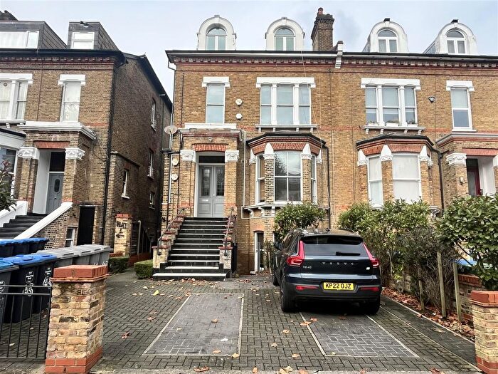 3 Bedroom Flat To Rent In Cavendish Road, Brondesbury, NW6
