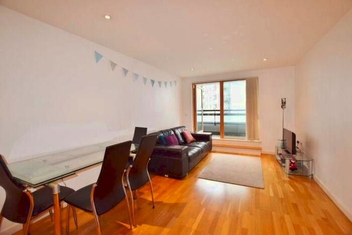 2 Bedroom Flat To Rent In The Gateway West, Leeds, West Yorkshire, LS9