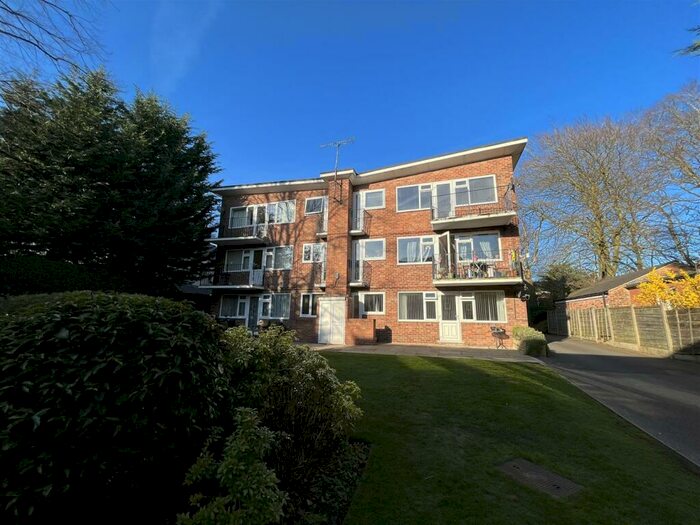 2 Bedroom Flat To Rent In Brookside Court Prestbury Road, Macclesfield, SK10