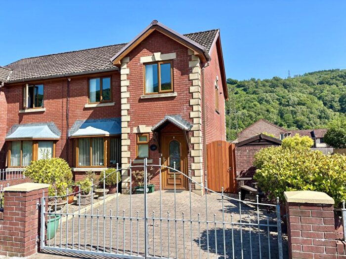 3 Bedroom Semi-Detached House For Sale In Graig Newydd, Godrergraig, Swansea., SA9
