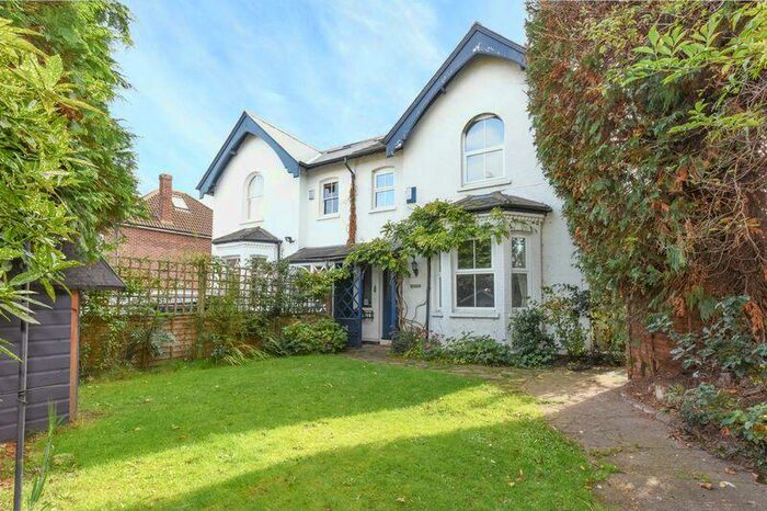 4 Bedroom Semi-Detached House To Rent In Hersham Road, Hersham., KT12