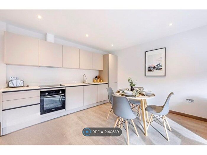 1 Bedroom Flat To Rent In Clearway Court, Caterham, CR3