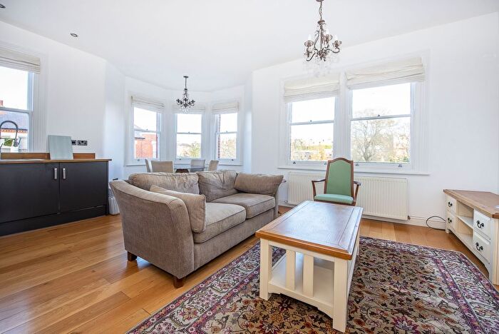 2 Bedroom Flat To Rent In Clevedon Road, Twickenham, TW1