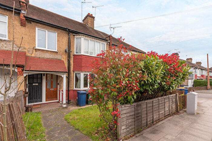 1 Bedroom Maisonette For Sale In Oakleigh Road North, London, N20