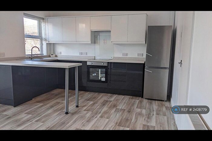 2 Bedroom Flat To Rent In Osborne Road, Manchester, M19