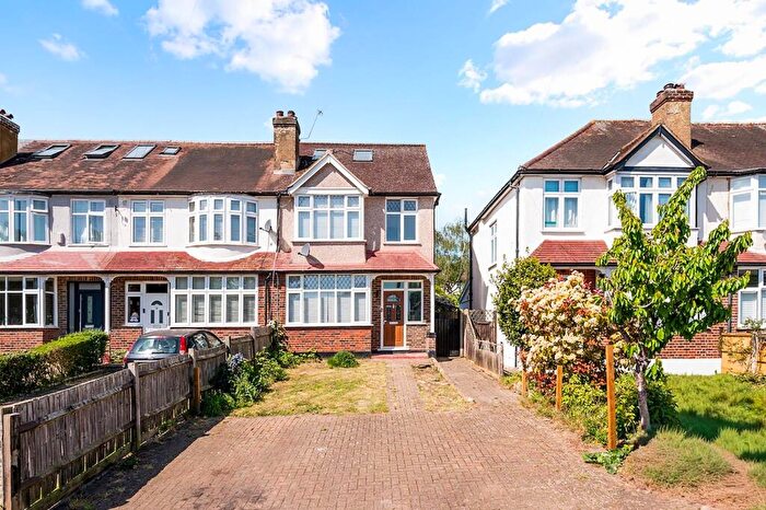 4 Bedroom Semi-Detached House For Sale In Bridgewood Road, Worcester Park, KT4