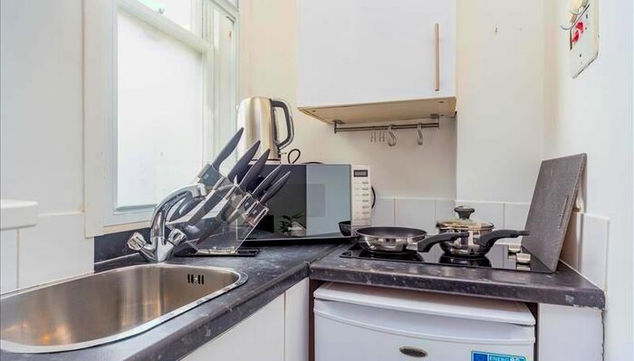 1 Bedroom Flat To Rent In Hill Street, London, W1J