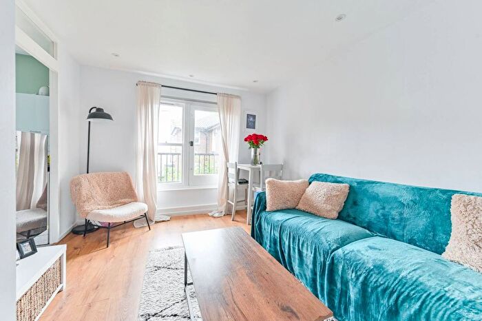 1 Bedroom Maisonette For Sale In Daley Thompson Way, Battersea, London, SW8
