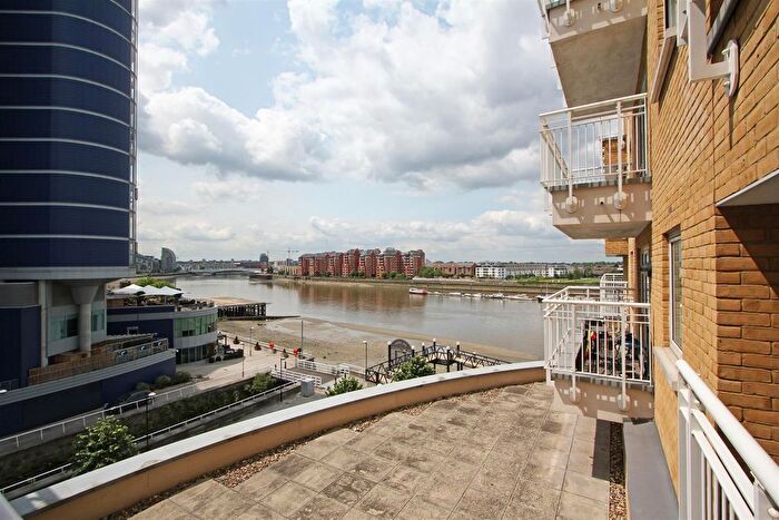 2 Bedroom Flat To Rent In Oyster Wharf, Lombard Road London, SW11