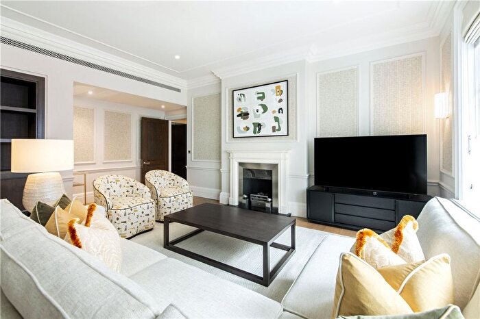 3 Bedroom Flat To Rent In Duke Street, Mayfair, London, W1K