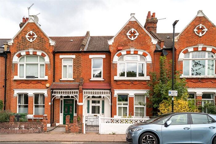 2 Bedroom Apartment For Sale In Emmanuel Road, London, London, SW12