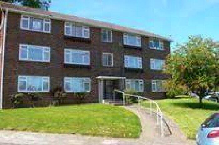 3 Bedroom Flat To Rent In Shaftesbury Road, CT2