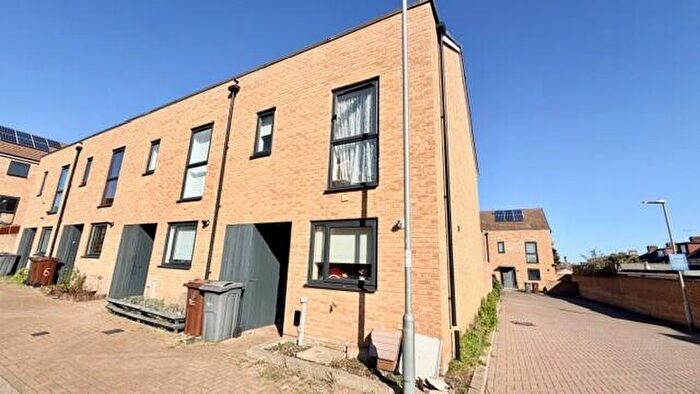 2 Bedroom House To Rent In Royal Anglian Way, RM8