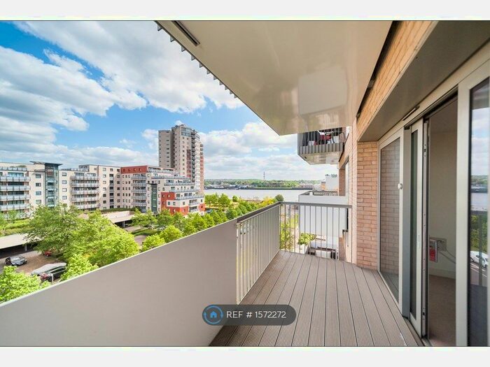 1 Bedroom Flat To Rent In Parkside Court, London, E16