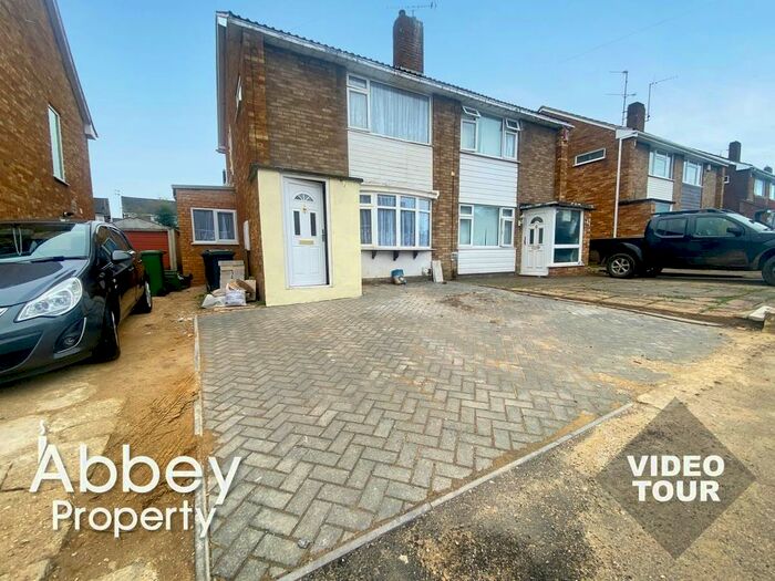 5 Bedroom Semi-Detached House To Rent In Sunningdale, Luton, LU2