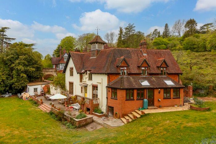 4 Bedroom Property To Rent In Westerham Hill, Westerham, TN16