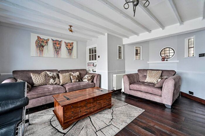 5 Bedroom Semi Detached House For Sale In Aldershot Road, Guildford, Worplesdon, GU3