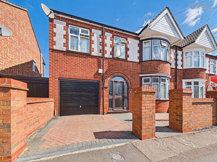5 Bedroom Semi-Detached House For Sale In Cecil Road, Peterborough, PE1