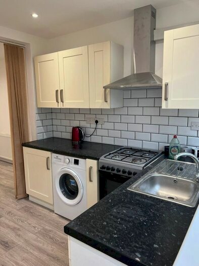 2 Bedroom Maisonette To Rent In Elmer Gardens, Edgware, Greater London, HA8