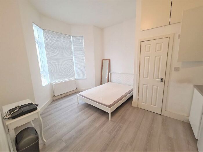 1 Bedroom Studio To Rent In Neasdon Lane, London, NW10