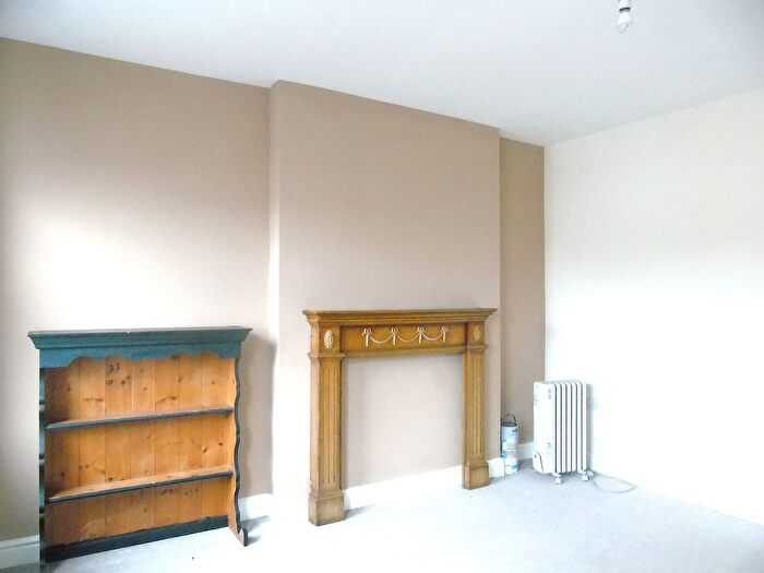 2 Bedroom Flat To Rent In Mill Street, Clowne, S43