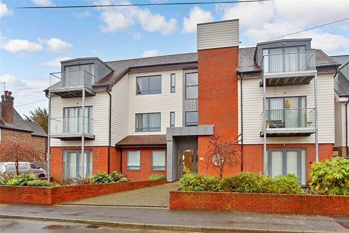 2 Bedroom Flat For Sale In Denne Parade, Horsham, West Sussex, RH12