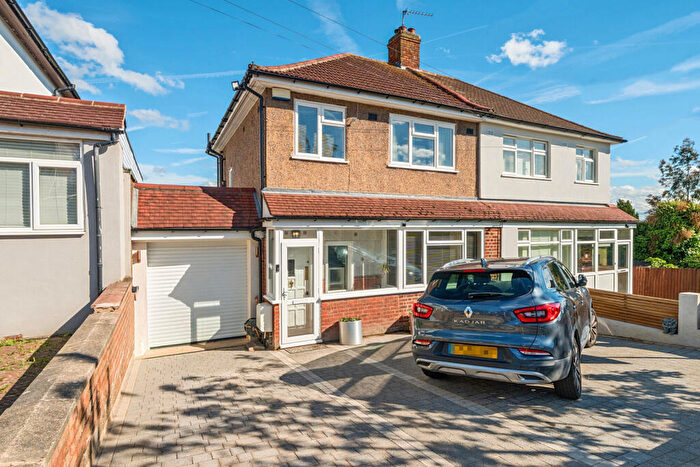 3 Bedroom Semi Detached House For Sale In Dunblane Road, London, SE9