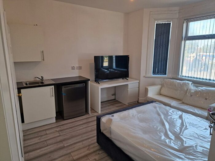 1 Bedroom Studio To Rent In Uxbridge Road, UB4