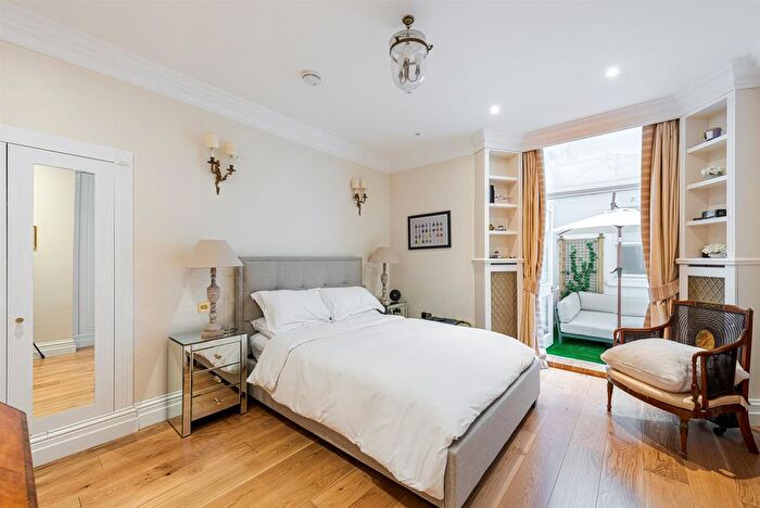 2 Bedroom Flat For Sale In Collingham Road, London, SW5