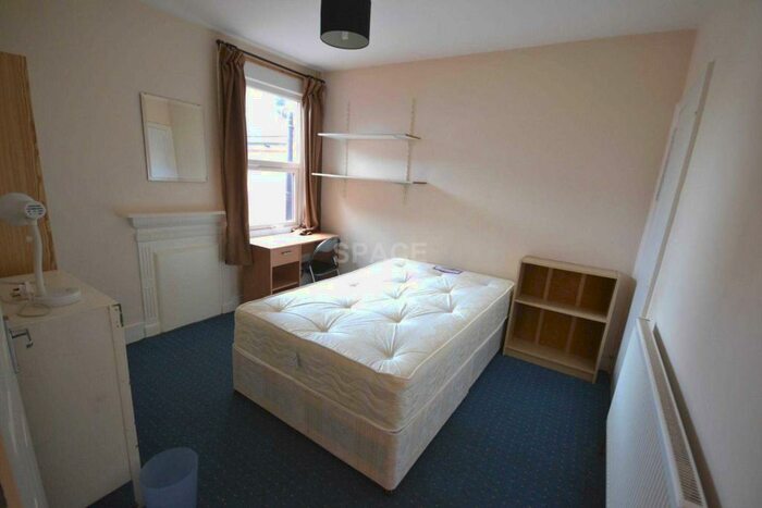 3 Bedroom Terraced House To Rent In Grange Avenue, Reading, Berkshire, RG6