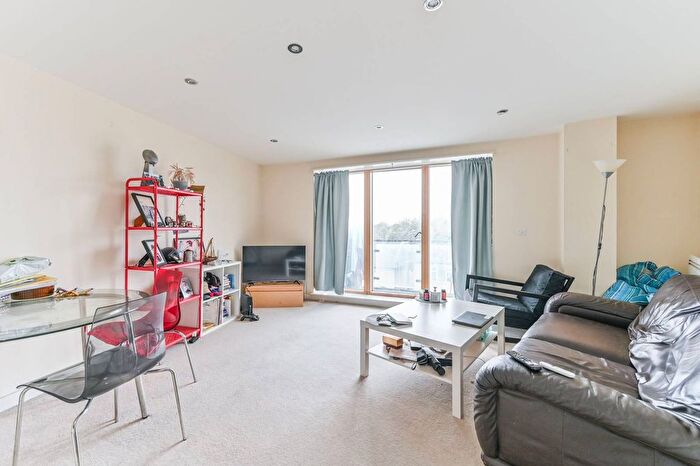 1 Bedroom Flat To Rent In Durnsford Road, Wimbledon Park, London, SW19