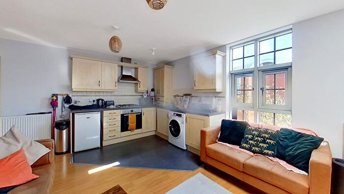 2 Bedroom Flat For Sale In Caxton Court, Burton-On-Trent, Staffordshire, DE14