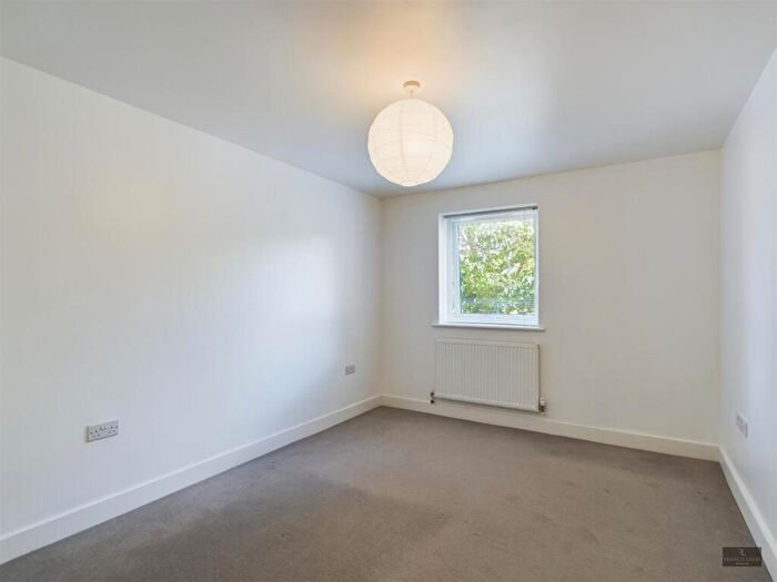 2 Bedroom Flat To Rent In Burnthouse Lane, Exeter, EX2