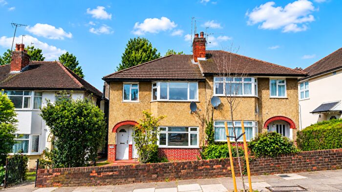 1 Bedroom Maisonette For Sale In Connell Crescent, Ealing, London, W5